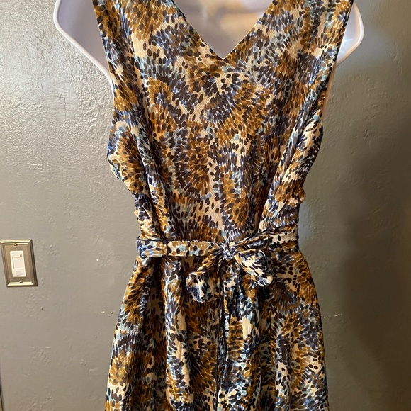 BCX Women's Brown Sleeveless Blouse, Back Tie, V Neck - Picture 14 of 16